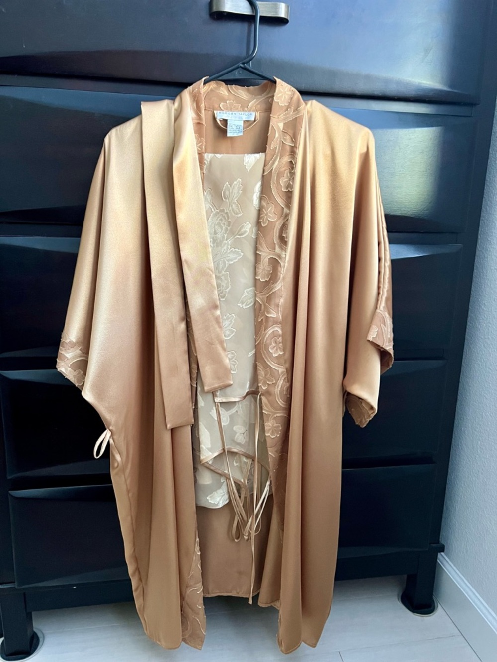 New Morgan Taylor Satin Floral Kimono in Champagne Gold